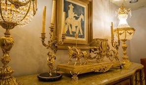 Coin salon dans le hall