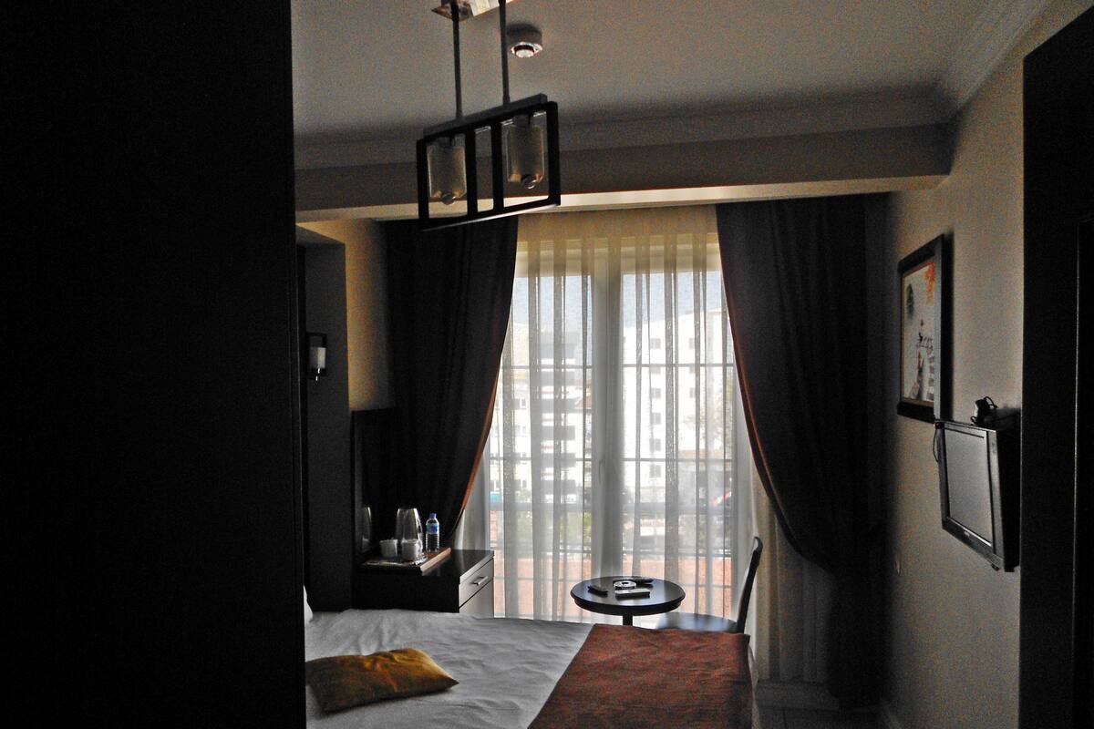 Minibar, free WiFi, bed sheets