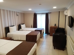 Minibar, free WiFi, bed sheets