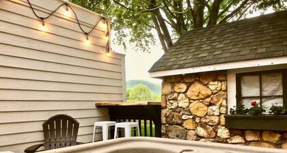 Romantic Hideaway w/Private HT, King Ste~DT Charm