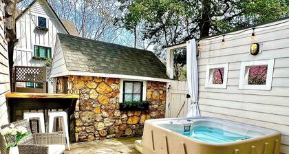 Romantic Hideaway w/Private HT, King Ste~DT Charm