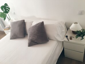 2 Schlafzimmer, Zimmersafe, Schreibtisch, Bügeleisen/Bügelbrett
