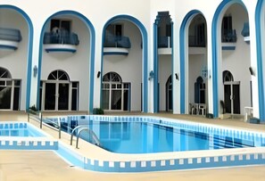 حمام سباحة