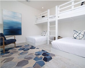 4 bedrooms, in-room safe, desk, iron/ironing board