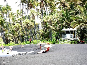 Beach nearby, sun loungers, beach towels