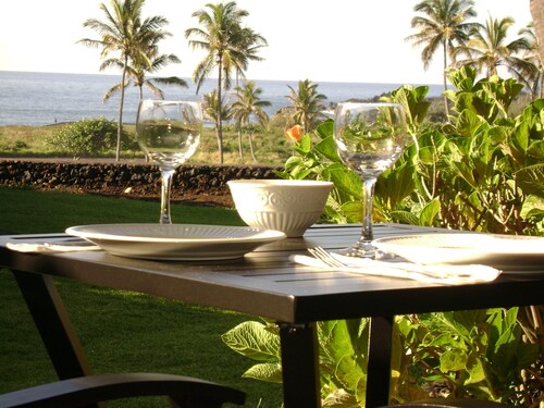 Cozy Ocean View Condo - Great Pool & Short Walk to Punalu'u Beach