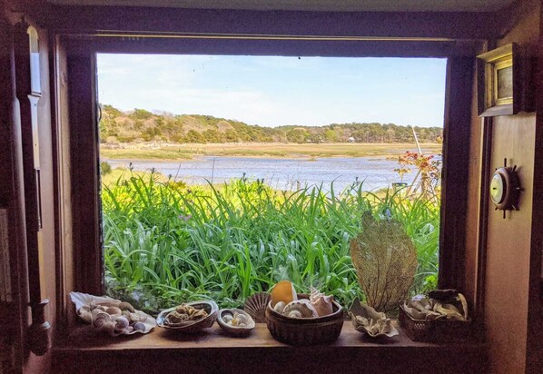 Interior - Wellfleet Harbor Waterfront-Duck Creek Cottage (Wellfleet)