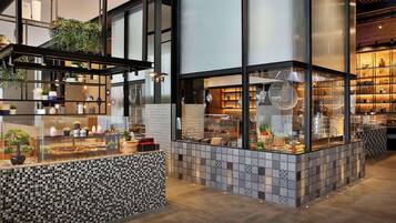 TĂ€gliches FrĂŒhstĂŒcksbuffet (120 AED pro Person)