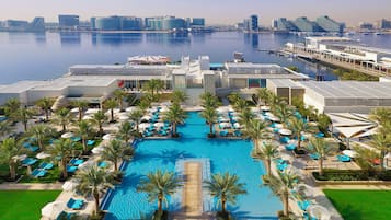 Outdoor pool, sun loungers