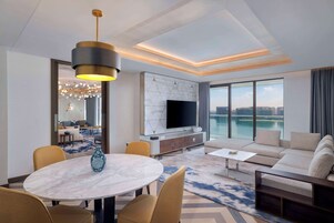 Suite (Ambassador, Theme Park Access) | Living area