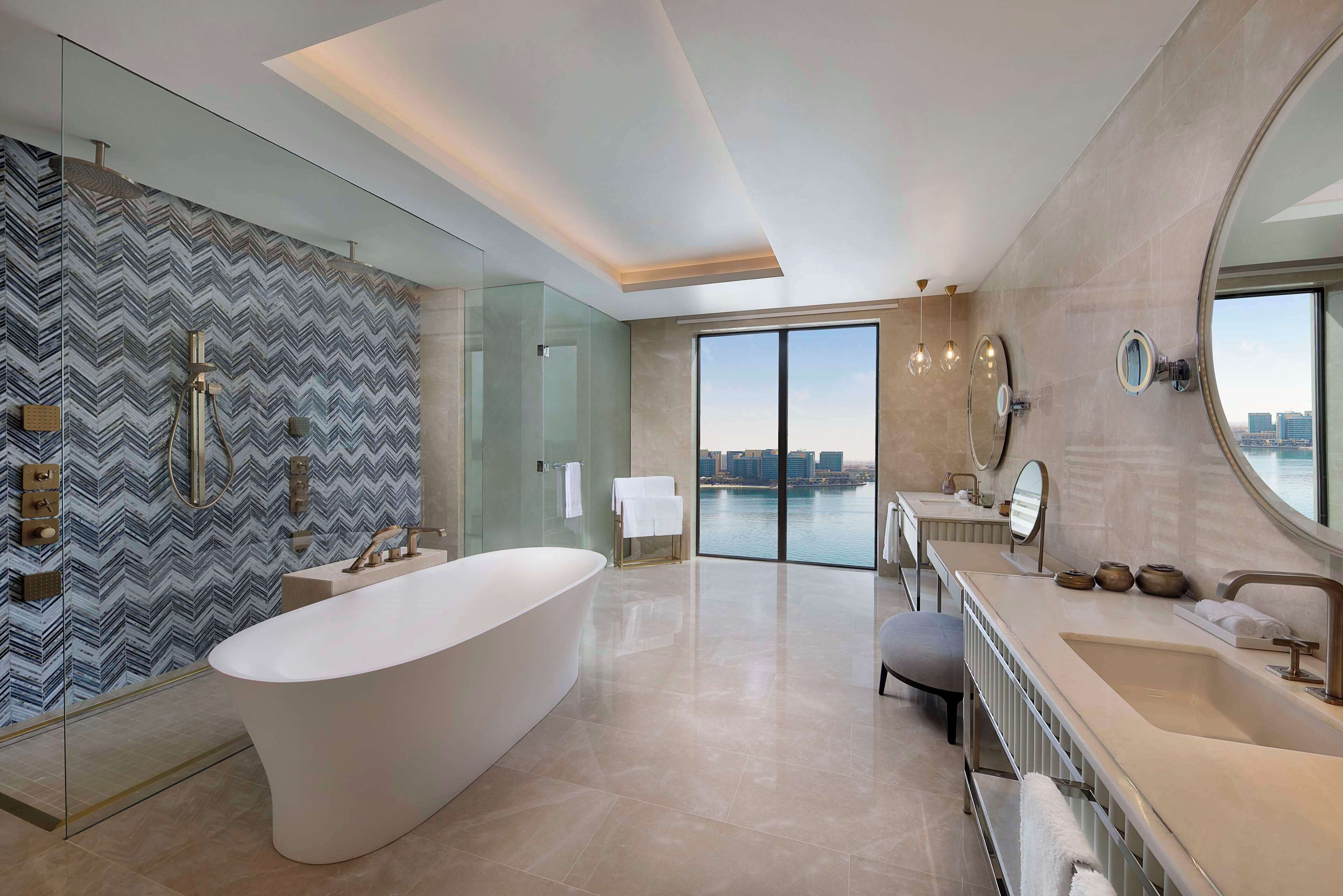 Suite (Ambassador, Theme Park Access) | Baño