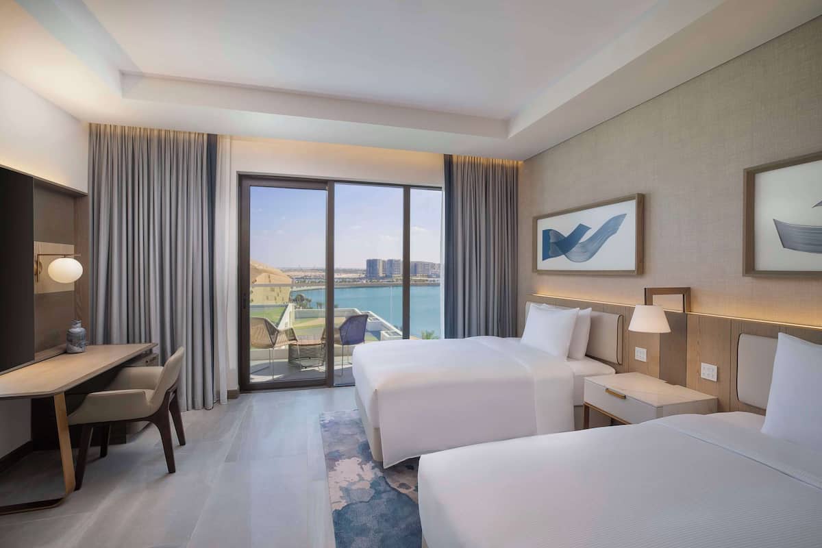 2 bedrooms, premium bedding, minibar, in-room safe