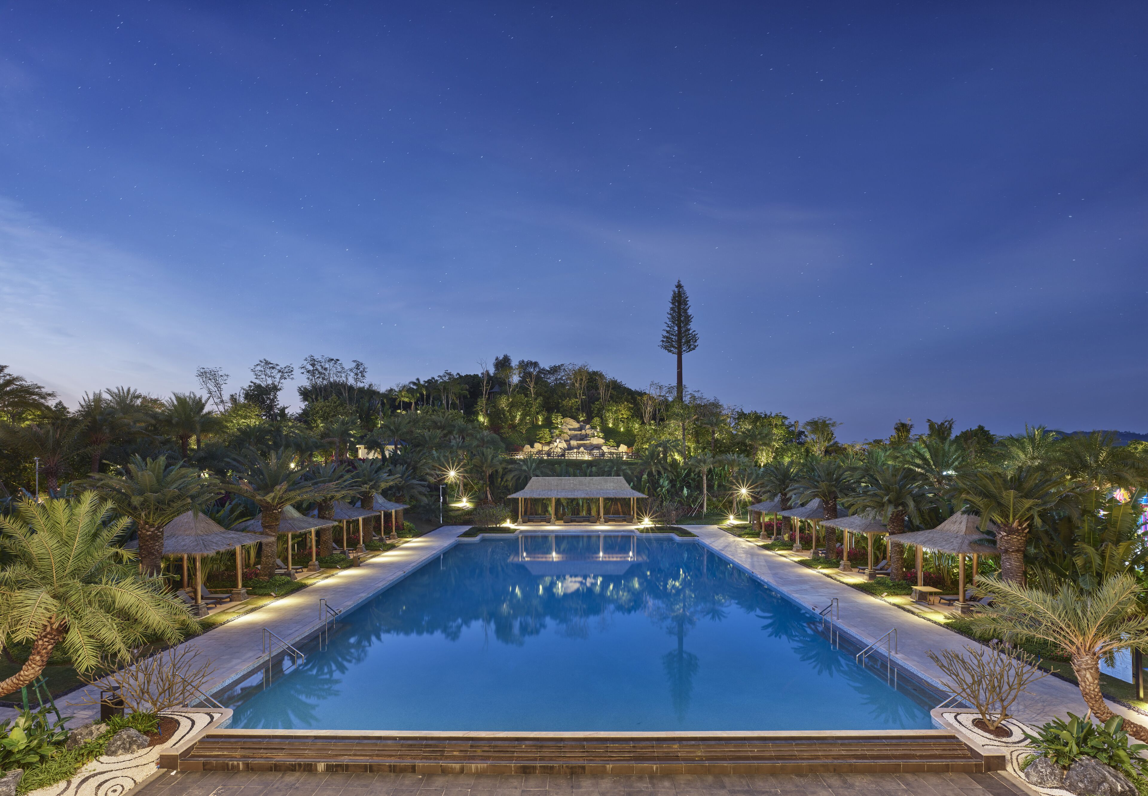 Outdoor pool, sun loungers