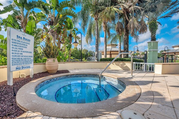 Pool - 2 Bedroom Vacation Condo (2011) (Kissimmee)