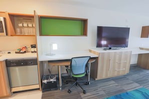 Suite, 1 Bedroom, Non Smoking | In-room safe, iron/ironing board, free WiFi