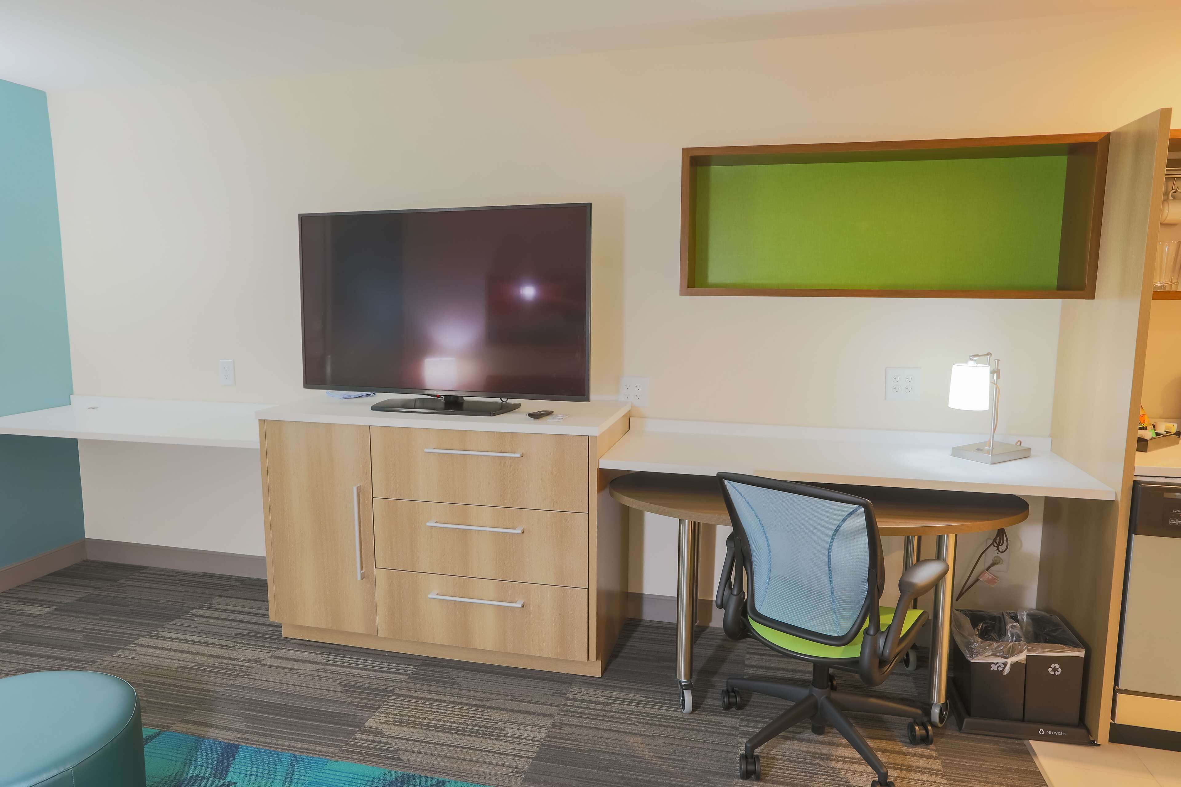 suite, 1 bedroom, non smoking | in-room safe, iron/ironing board, free wifi