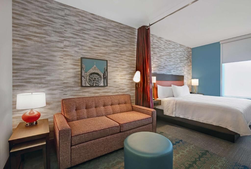 Hypo-allergenic bedding, in-room safe, desk, laptop workspace
