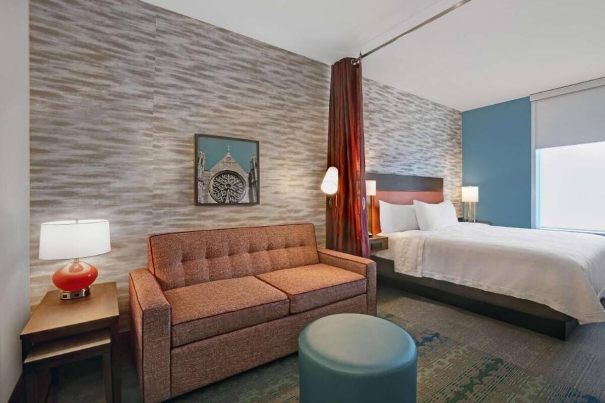 Hypo-allergenic bedding, in-room safe, desk, laptop workspace