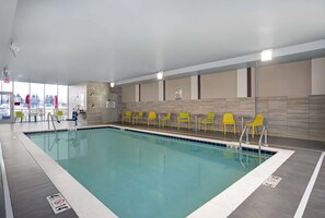 Indoor pool - Home2 Suites by Hilton Richmond (Richmond)