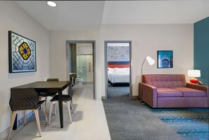 60-inch flat-screen TV with cable channels - Home2 Suites by Hilton Richmond (Richmond)