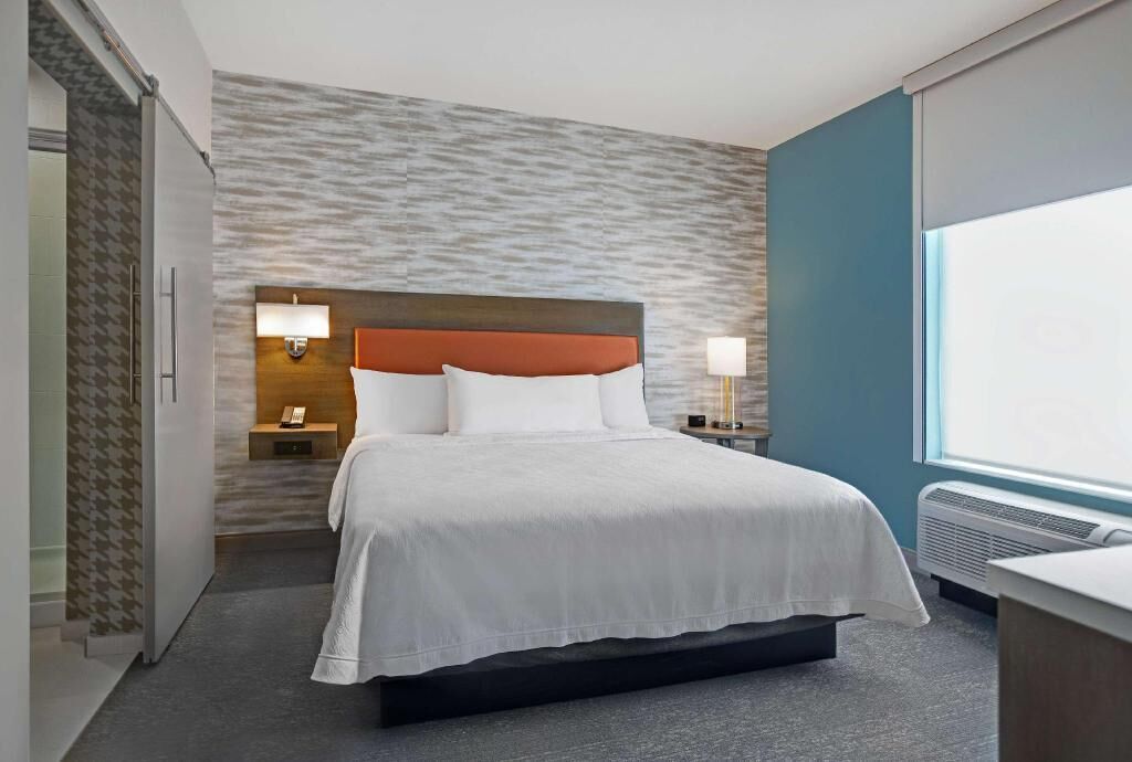 Hypo-allergenic bedding, in-room safe, desk, laptop workspace