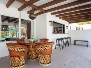 Outdoor dining - San Jacinto Hacienda – Spanish Estate Oasis (Palm Springs)