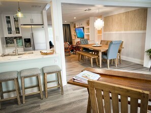 冰箱、微波炉、烤箱、炉灶