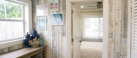 4 chambres, coffres-forts dans les chambres, bureau