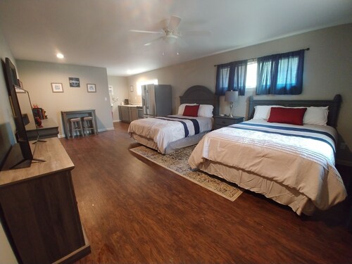 Apartment 3 - 2760 Carters Ferry Road Milam Texas.        Free Ice !!! 