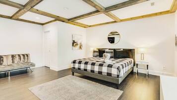 4 slaapkamers, een strijkplank/strijkijzer, wifi, beddengoed