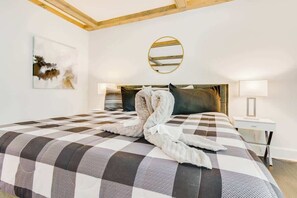 4 bedrooms, iron/ironing board, WiFi, bed sheets