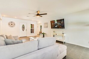 TV, fireplace, offices - Luxury Poolside 4BR Sanctuary,Sleeps 8 (Conyers)