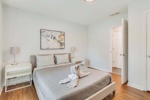 4 bedrooms, iron/ironing board, WiFi, bed sheets