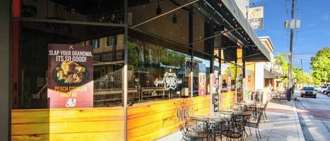 屋外ダイニングエリア