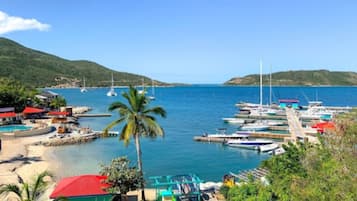 Ubicación a pie de playa, arena blanca, submarinismo y buceo con tubo