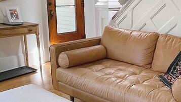 Smart TV, fireplace, DVD player, books