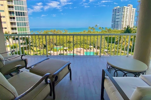 Newly Remodeled Beautiful Condo with Spectacular Views
