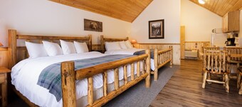 Studio 2 King Bed, Full Bath, Full Kitchen 10 Minutes from West Glacier Park!