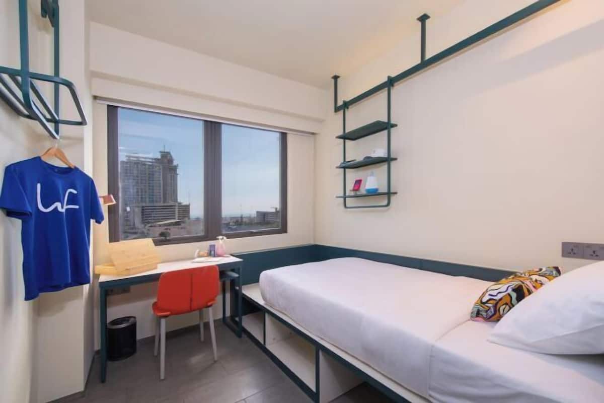 4 Schlafzimmer, Zimmersafe, individuell dekoriert, Schreibtisch