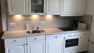 Mikrowelle, Herdplatte, Geschirrspüler