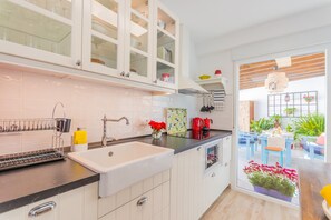 Fridge, microwave, dishwasher, coffee/tea maker - Cubo's Casa de Rebollo / private pool / free wifi (Cártama)