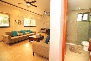 Comfort Apartment | Bathroom | Shower, hair dryer, towels