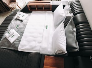 Superior Suite (with Massage Bed) | Premium bedding, minibar, desk, soundproofing - Neva Hotel Alacati (Cesme)