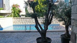 Outdoor pool, sun loungers - Neva Hotel Alacati (Cesme)