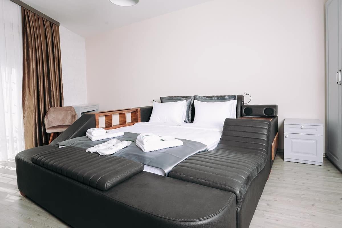 Superior Suite (with Massage Bed) | Premium bedding, minibar, desk, soundproofing