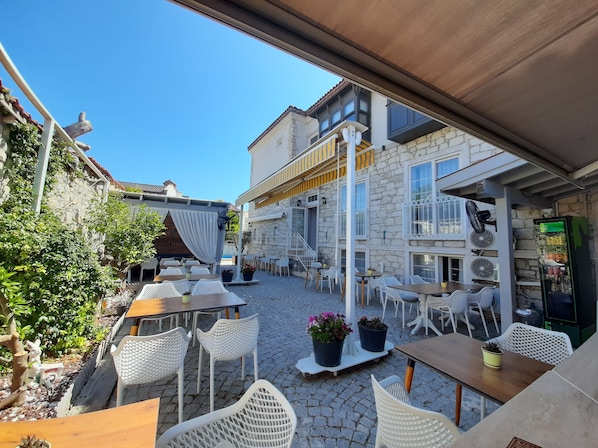 Ilmainen päivittäinen täysi aamiainen