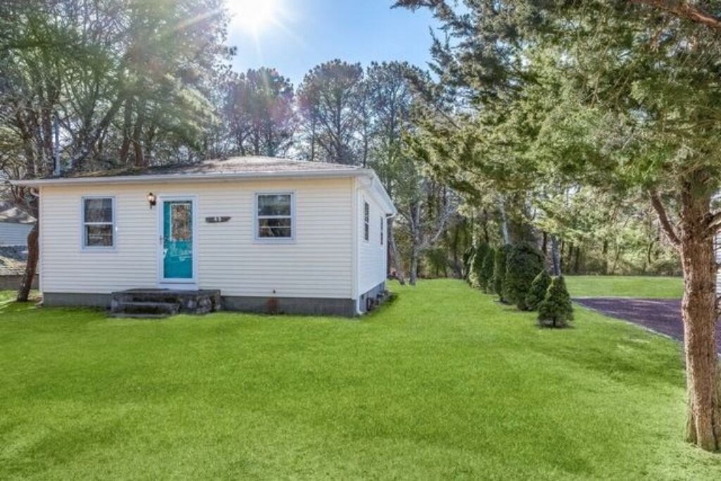 Gardiners Bay Bungalow with Private Beach Access