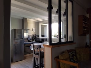 雪櫃、微波爐、焗爐、爐具