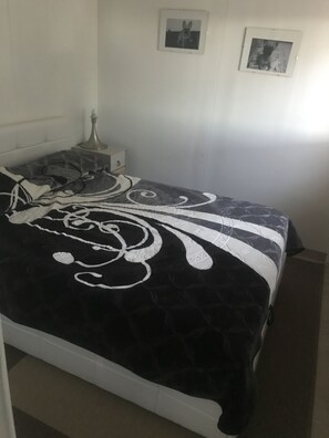 4 bedrooms, desk, iron/ironing board, free WiFi