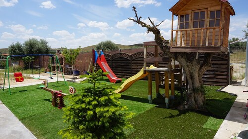 Cuchifarm accommodation near Warner Bros.